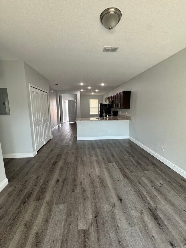 Building Photo - 3/2 ready to move in