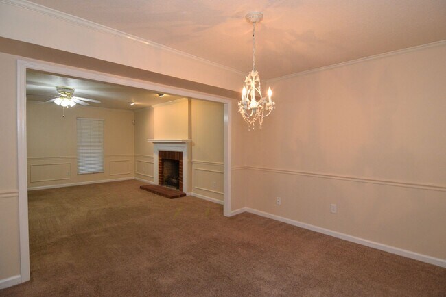 Building Photo - Evans 3 Bed/2 Bath w/ Garage & Huge Fenced...