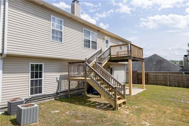 Building Photo - 5 Bedroom home available to rent!