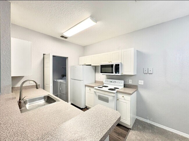 Building Photo - 819 Grand Regency Pointe