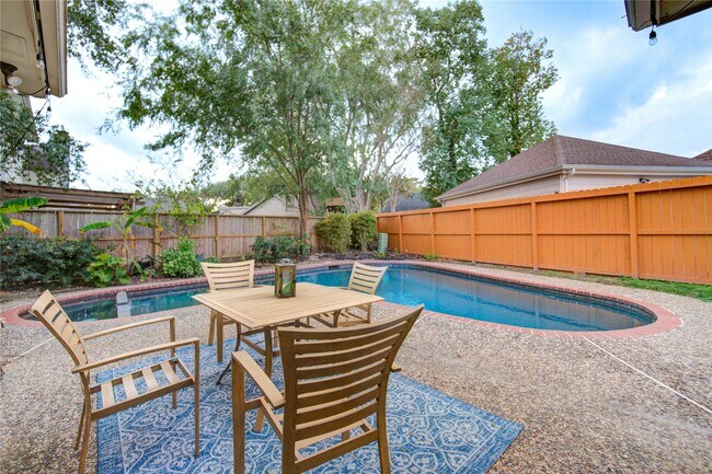 Building Photo - 714 Last Arrow Dr