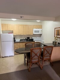 Building Photo - Rarely Available 1 Bed / 1 Bath In Waikiki at Aston Waikiki Sunset!!