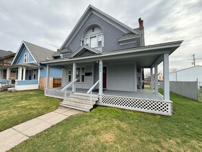 Building Photo - 922 E Ermina Ave