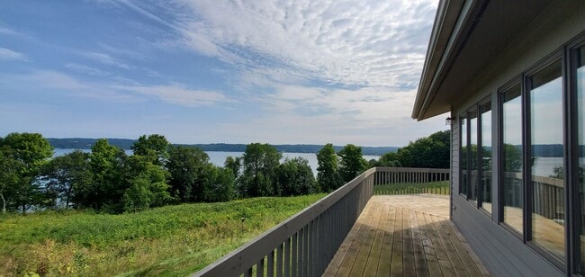 Building Photo - Lakefront End-Unit Condo with Crystal Lake...
