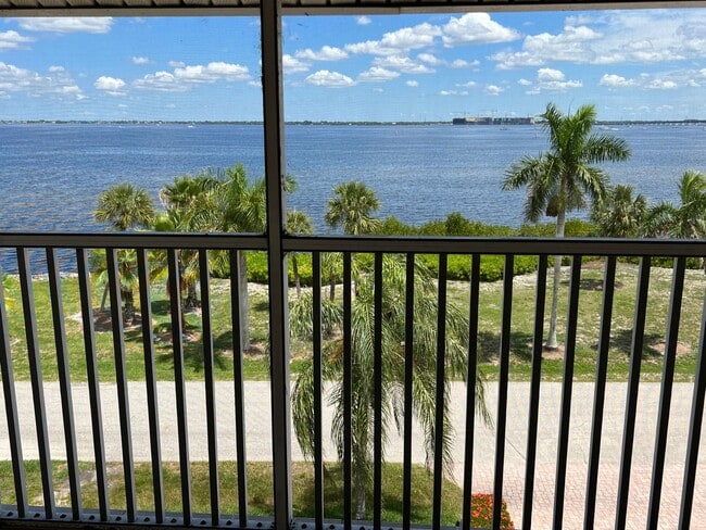 Building Photo - 1477 Park Beach Cir