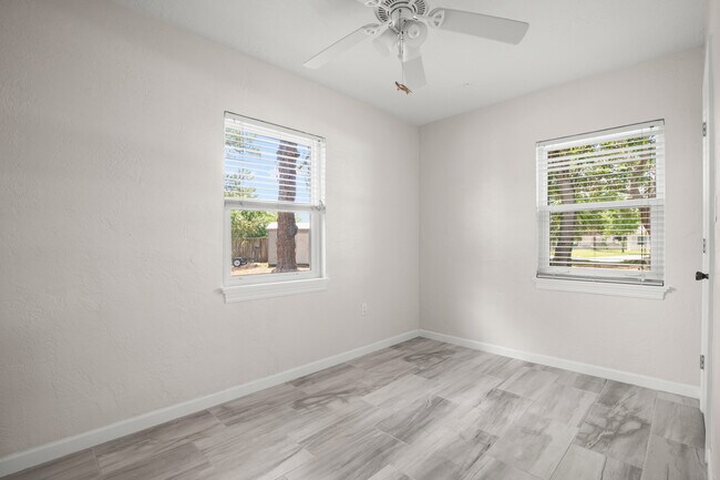 Building Photo - 693 Orange Blossom Dr