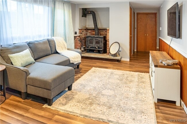 Building Photo - 193 Thistle Lea