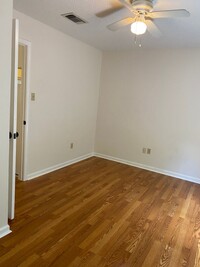 Building Photo - Gated 1 Bedroom 1 Bath Upstairs Condo   Ne...