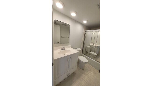Building Photo - 2480 Presidential Way