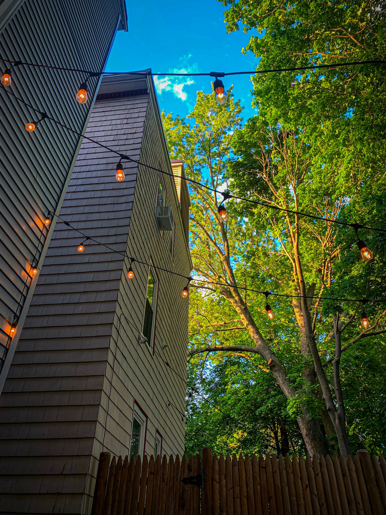 Building Photo - 23 Elm St