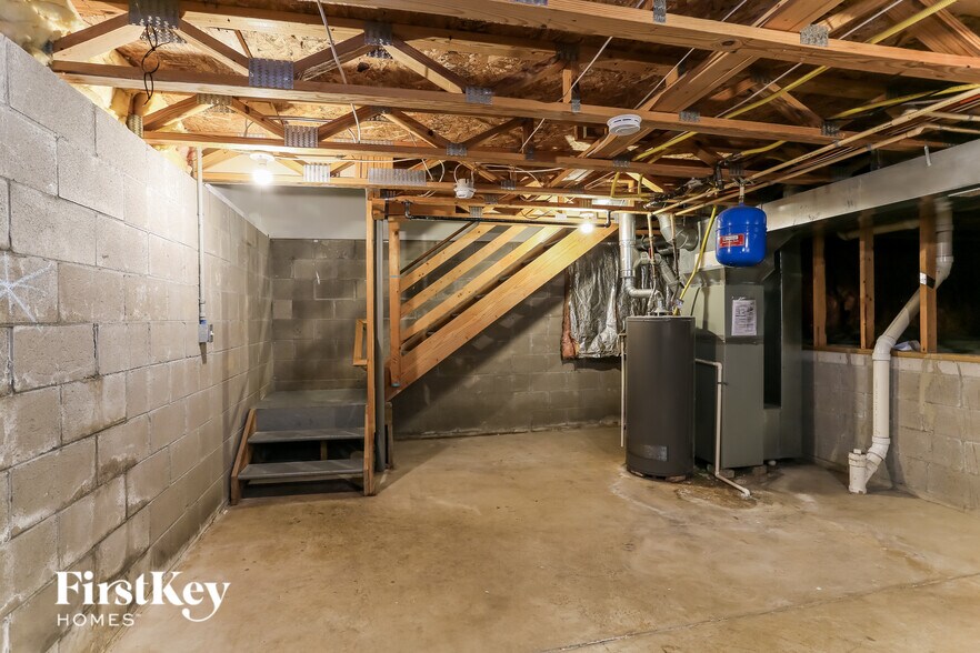 Building Photo - 5842 Rothrock Ct