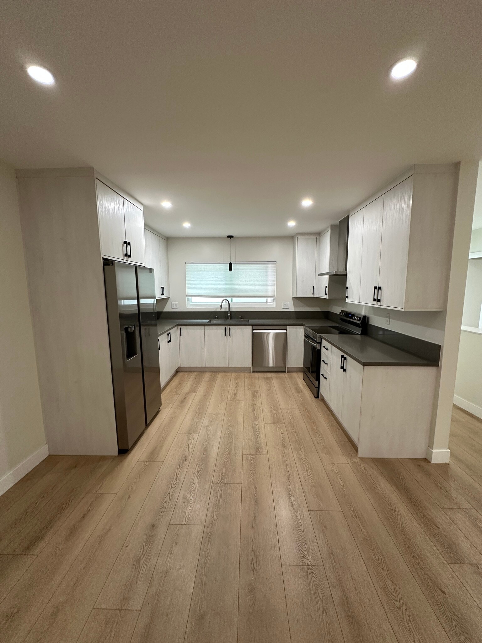 Building Photo - 237 N Kenwood St