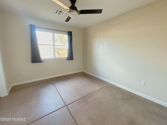 Building Photo - 2618 N Sparkman Blvd