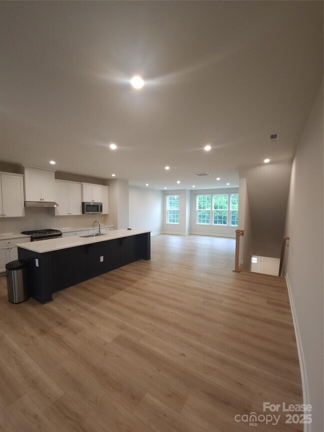 Building Photo - 112 August Ln