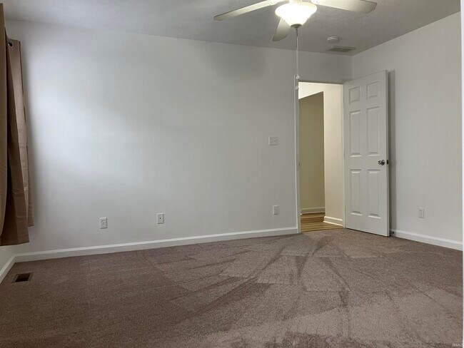 Building Photo - 7872 Sandalwood Dr