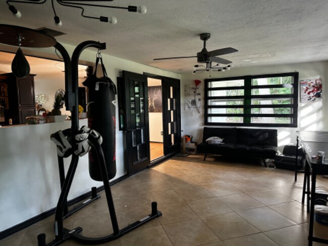 Building Photo - 1621 Sunkist Way