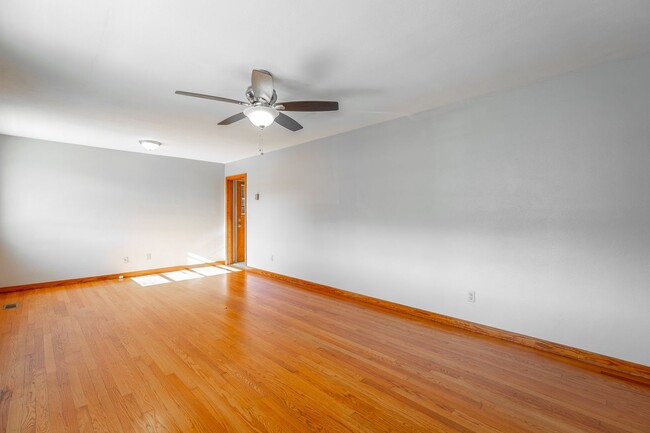 Primary Photo - 2 bedroom, 1 bath unit in the heart of Eas...