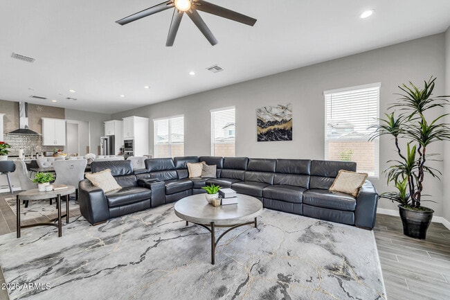 Building Photo - 10518 W Albert Ln