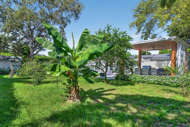Building Photo - 14220 SW 86th Ave
