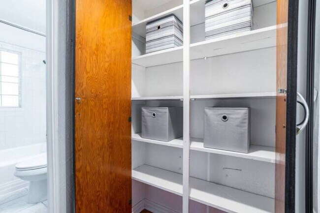 Building Photo - 3120 Peel Ave