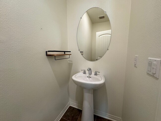 Building Photo - Beautiful 3Bd/2.5Ba Home in Gated Prado Co...