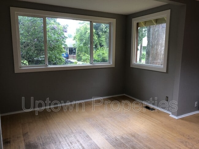 Building Photo - 3671 SE Tenino St