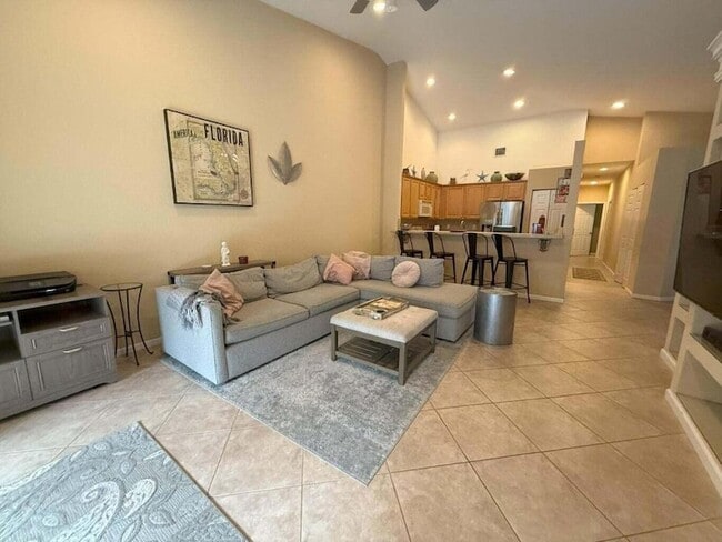 Building Photo - 328 W Coral Trace Cir