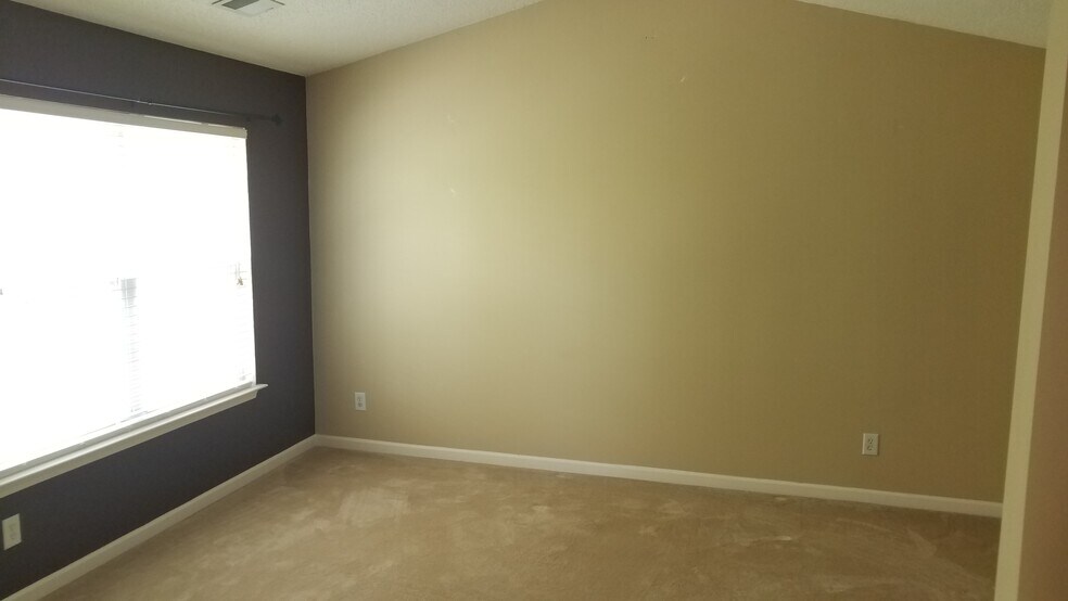 Building Photo - 6311 Bermuda Way