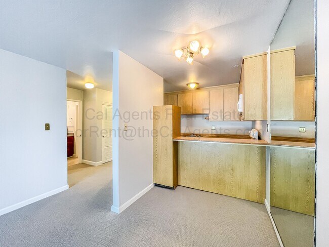 Building Photo - 425 Orange St