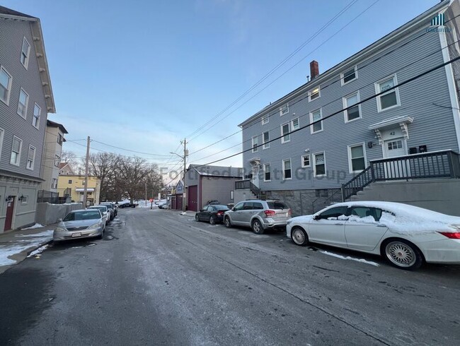 Building Photo - 42 Kilburn St