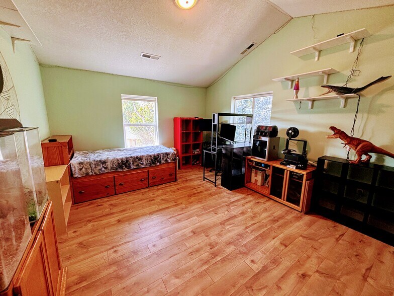 Bedroom 13'3" x 17'1" Upstairs - 1768 S Dogwood St