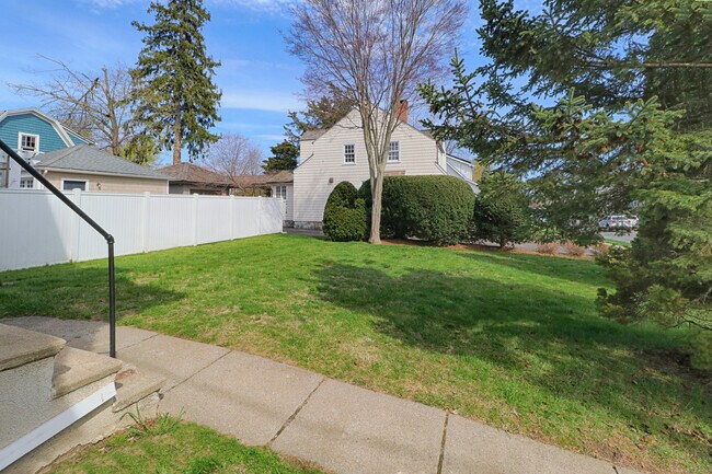 Building Photo - 356-358-358 Midland St