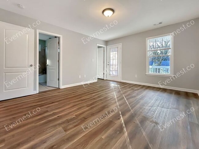 Building Photo - 142 Lawton St SW