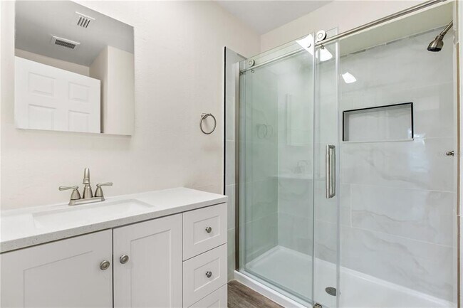 Building Photo - 4038 Versailles Dr