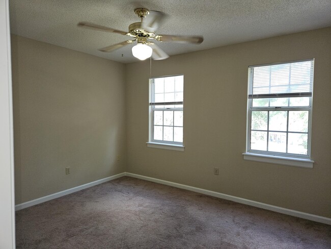 Building Photo - 322 Lamplighter Ln