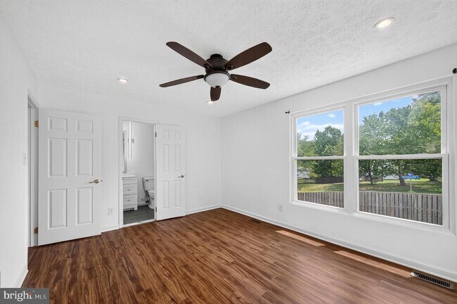 Building Photo - 13296 Hollinger Ave