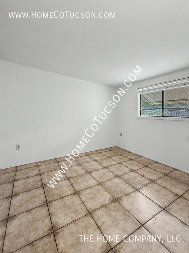 Building Photo - 4938 S Highland Dr