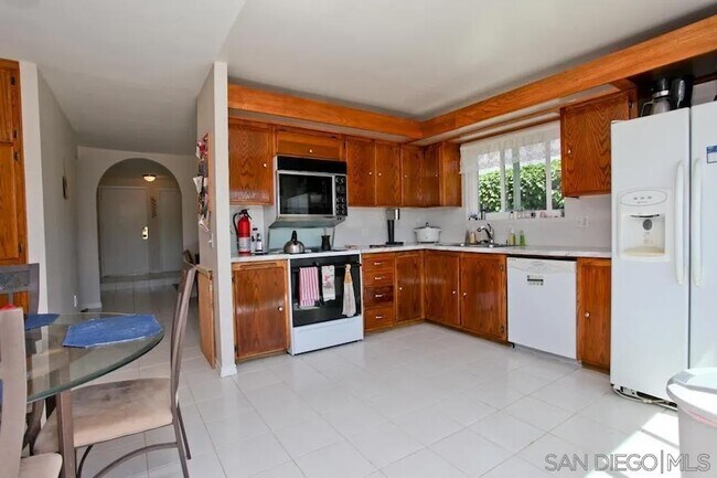 Building Photo - 14051 Hermosillo Way