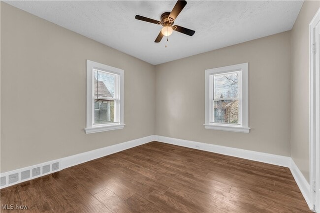 Building Photo - 11913 Buckingham Ave