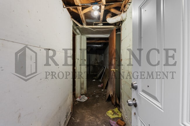 Building Photo - 2640 E Grail St