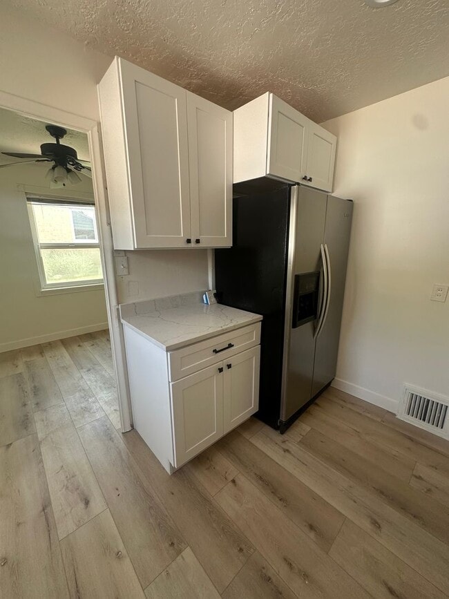 Building Photo - GET $500 OFF THE FIRST MONTHS RENT!!!!