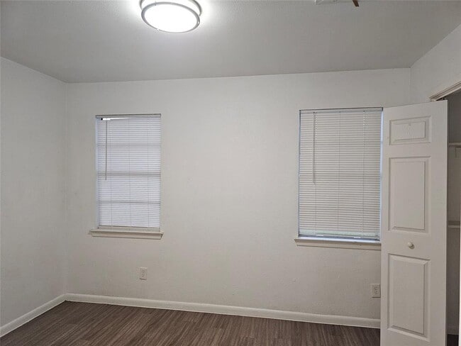 Building Photo - 7300 Bennett Ave