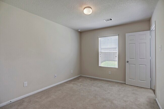 Building Photo - 9960 Hyacinth Way