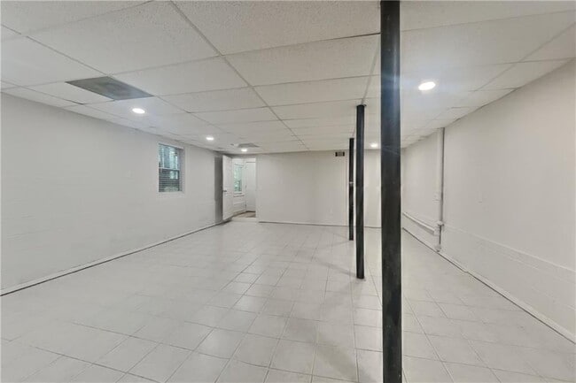 Building Photo - 2520 Deerfield Dr