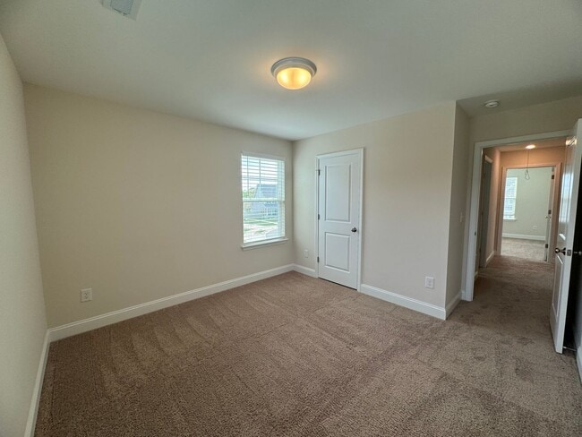 Building Photo - Spacious 4BR 3BA home in Northern Greensboro