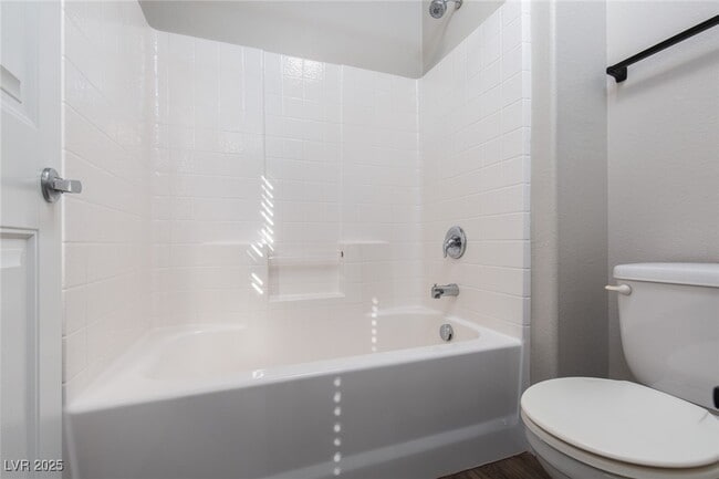 Building Photo - 61 Jasmine Point St