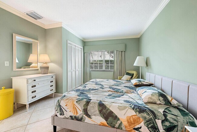 Building Photo - 400 S Ocean Blvd