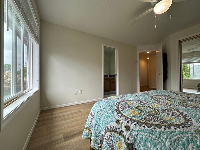 Building Photo - 807 NW Sundance Cir