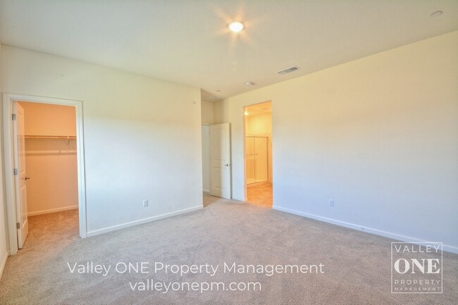 Building Photo - 933 Tipton Ln