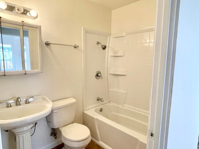 Building Photo - 53910 Avenida Herrera